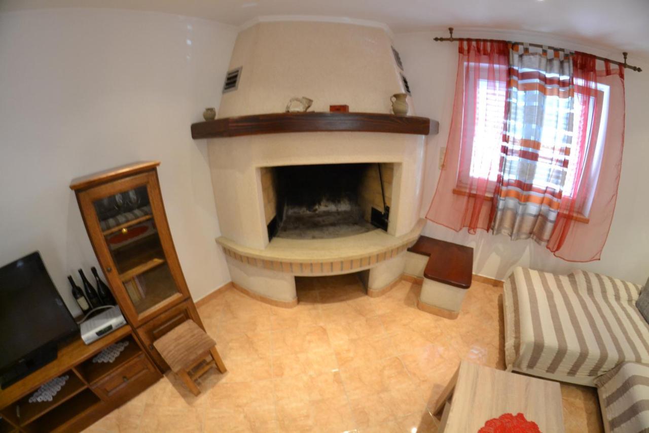 Ribaricevi Dvori Banjol Exterior foto